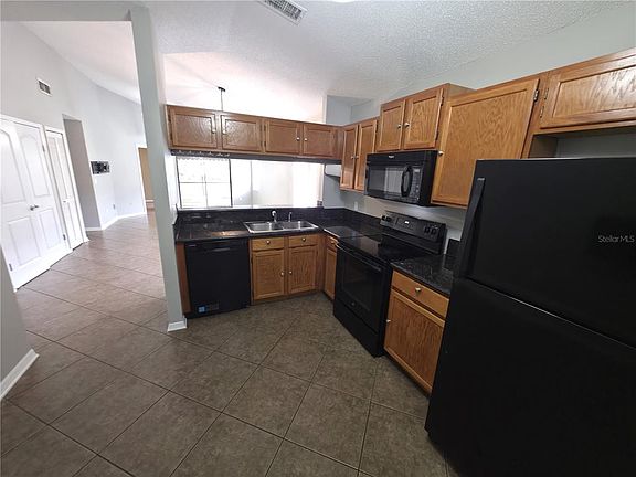2nd image of 2201 Grasmere Dr
