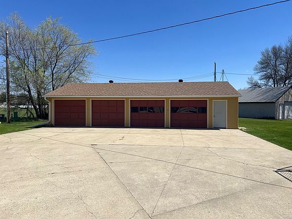 3rd image of 1019 S Lawson St