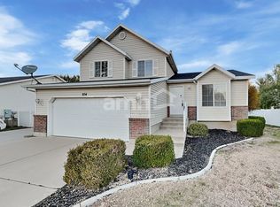 854 W 1300 N, Clinton, UT 84015