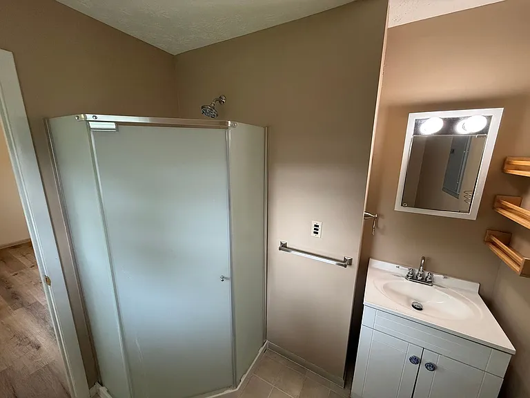 100 Bristol Ct — Photo 14