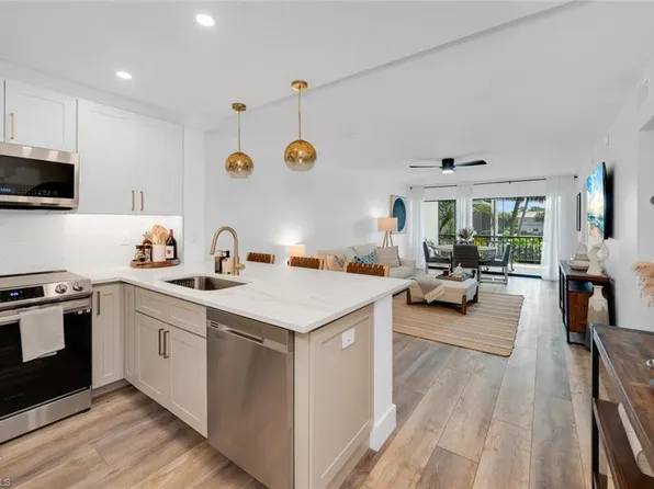 3030 Binnacle DR #206, NAPLES, FL 34103