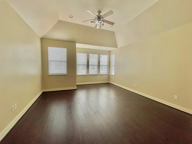 954 Patterson St — Photo 17