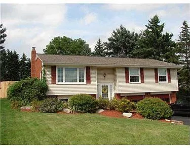 109 Woodbury Dr photo 1