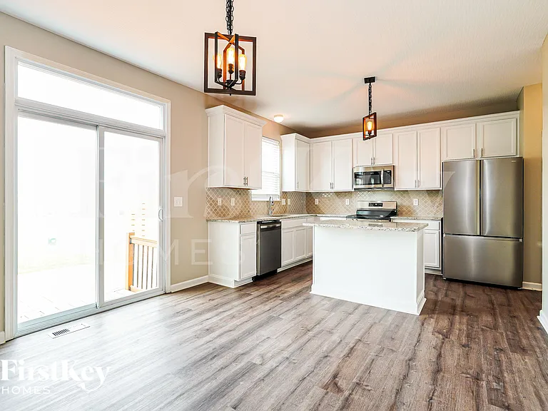 175 Poe Ave — Photo 6