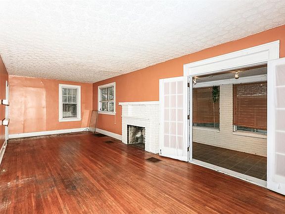 4th image of 3126 Daytona Ave