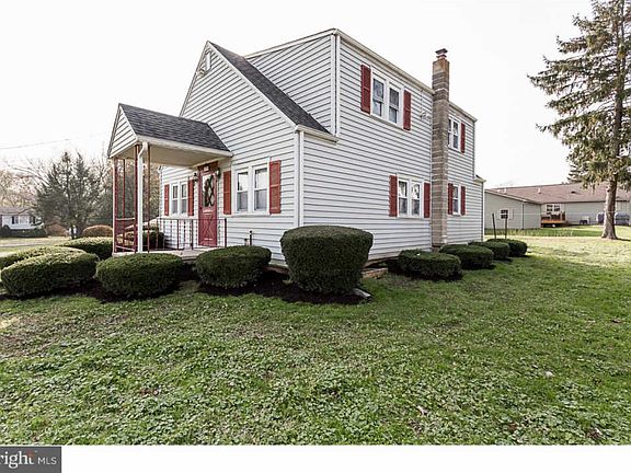 4th image of 370 Atkins Ave