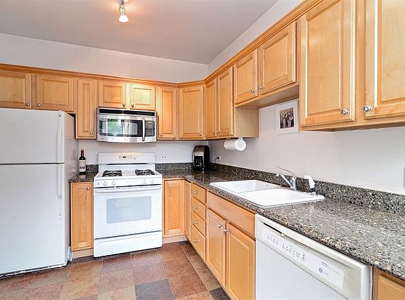 5th image of 2456 W Grace St #2