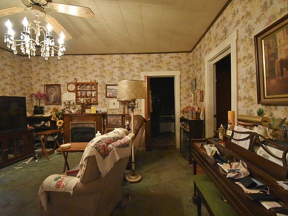 2nd image of 127 Pine St