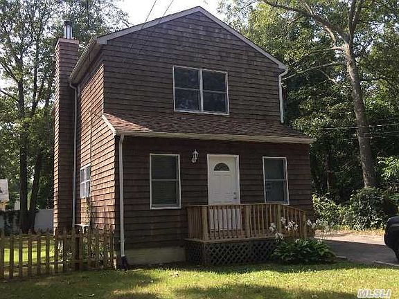 5th image of 206 Moriches Ave