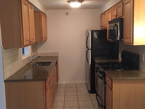 3rd image of 56 Townsend St APT C19