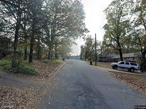 Exterior Neighborhood (street photo)