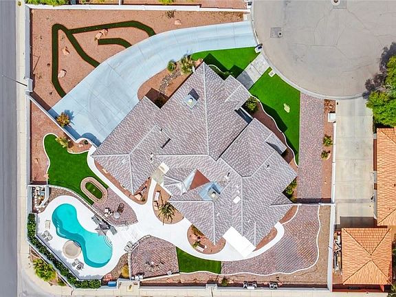 3rd image of 1580 Windhaven Cir