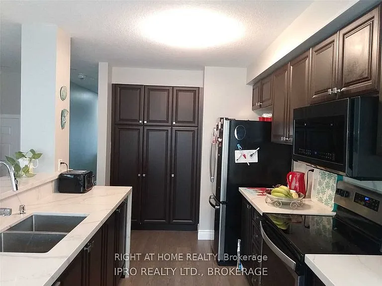 20 Bradshaw Dr — Photo 6
