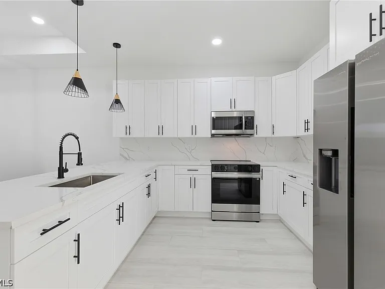 3629 SW Santa Barbara Pl — Photo 4