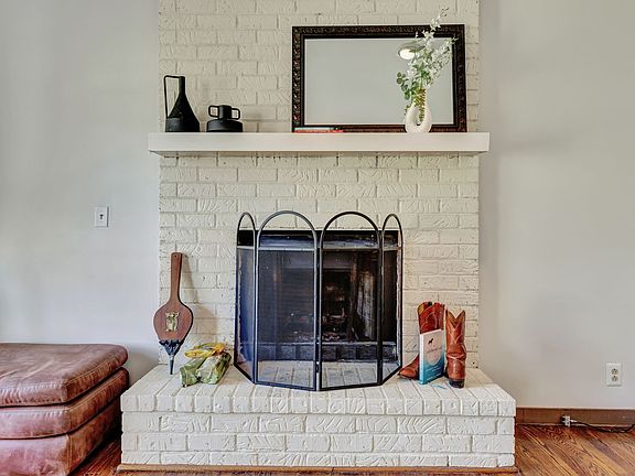 5th image of 2741 Crosswoods Dr