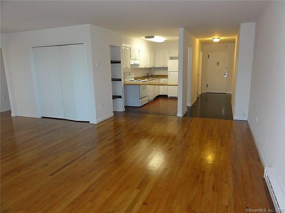 4th image of 500 Newfield Ave #2F