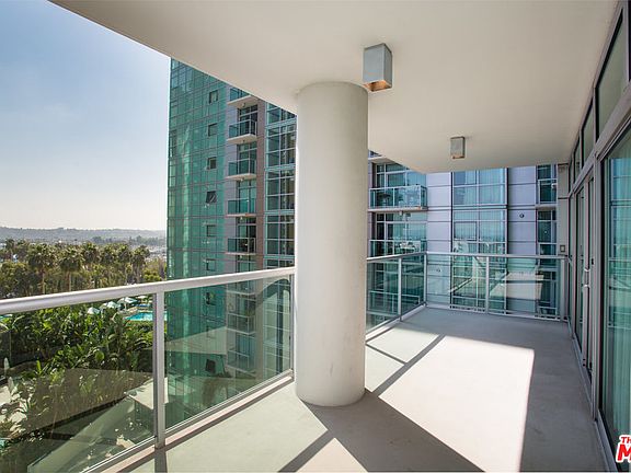 4th image of 13700 Marina Pointe Dr Unit 925