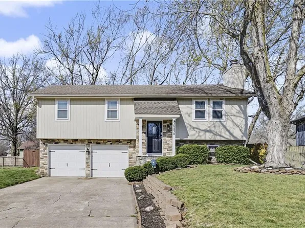 15210 S Navaho Dr, Olathe, KS 66062