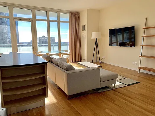 Rented by Century 21 Metropolitan | media 4