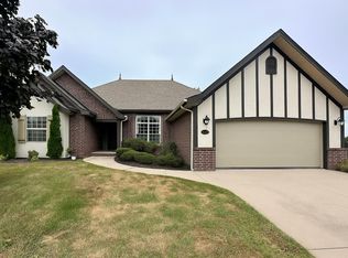 220 Steury Rd, Springfield, MO 65809