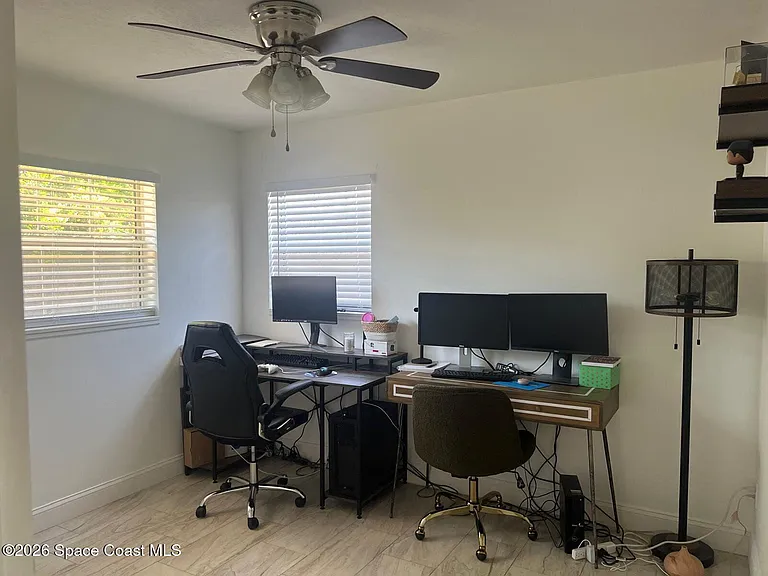 581 Oxford Ave — Photo 20