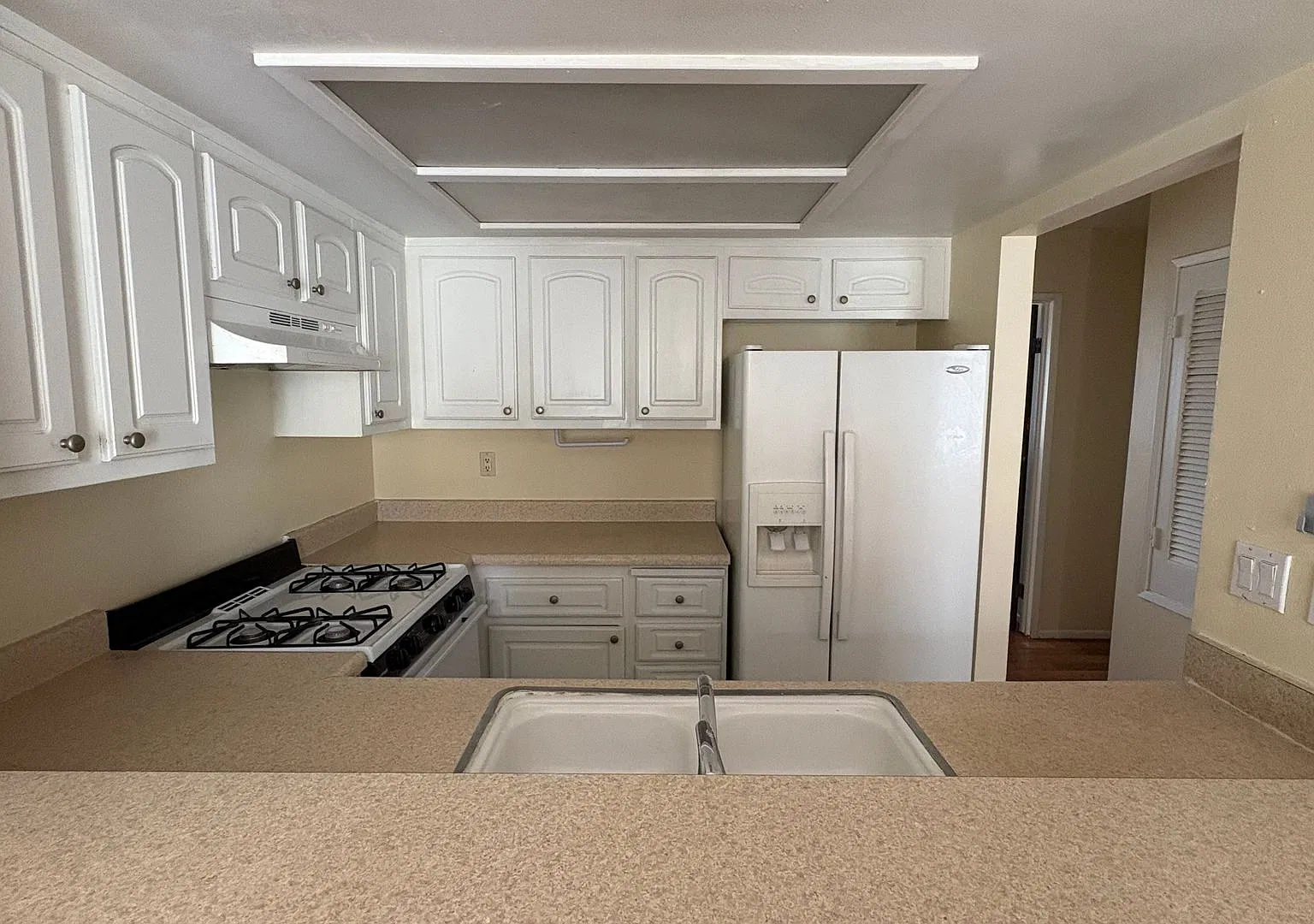 1 Bedroom Apartment for Rent — Photo 3
