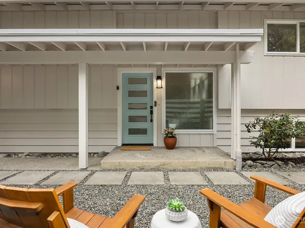 9280 NE Lovgreen Road, Bainbridge Island, WA 98110