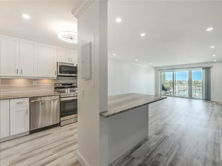 400 64th Ave #901 — Photo 2