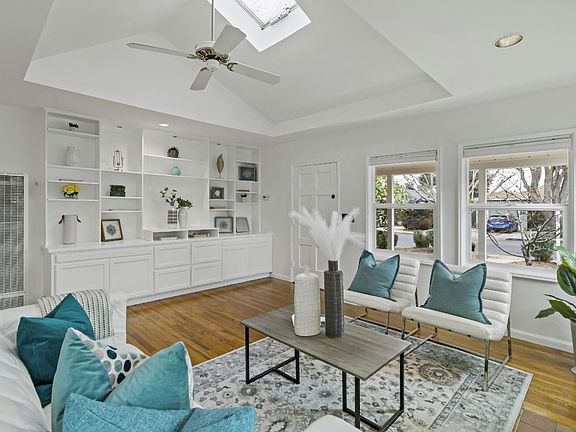 3rd image of 1039 Henderson Ave