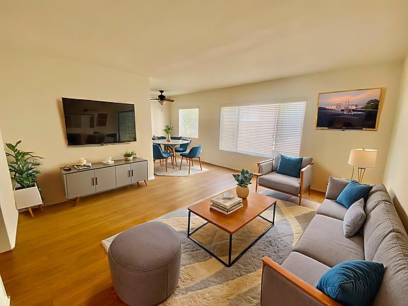 2nd image of 824 11th St APT 8