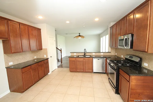 2207 Petseri Park — Photo 12