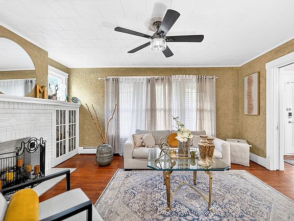 27th image of 222 Union St