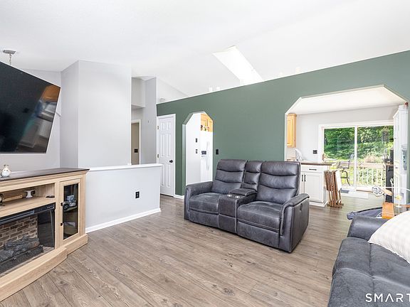 4th image of 477 Waterbury Road