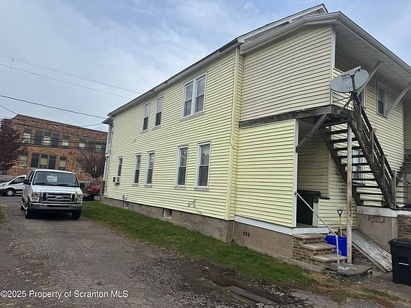 3rd image of 576-578 Main St