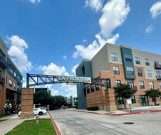 La Frontera Square — Photo 6