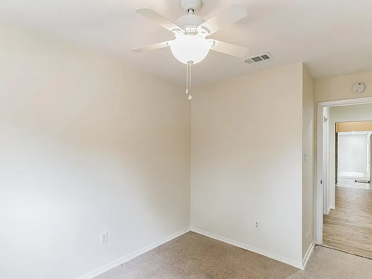 2203 Farnswood Cir — Photo 18
