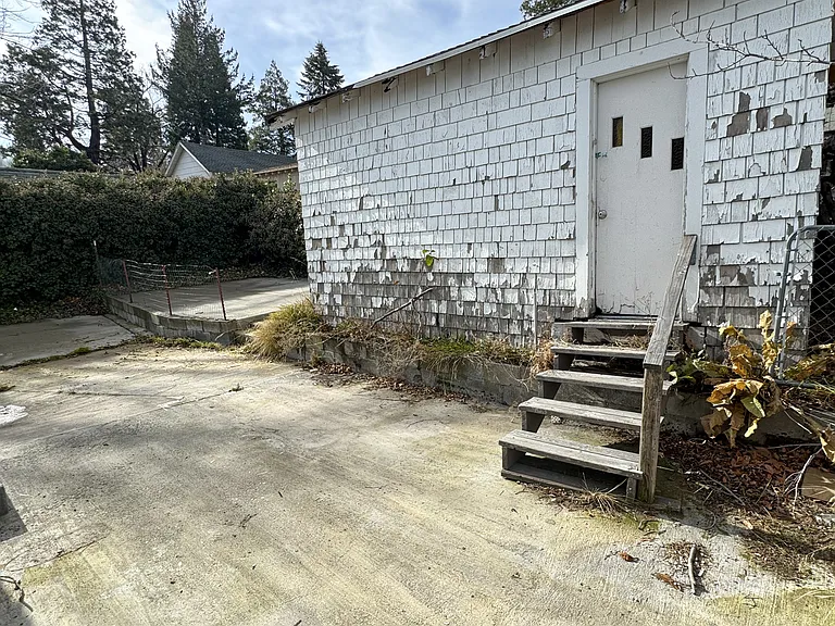 359 Oregon St — Photo 8