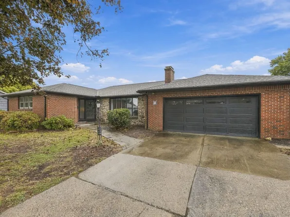17 Oakridge St, Ludlow, MA 01056