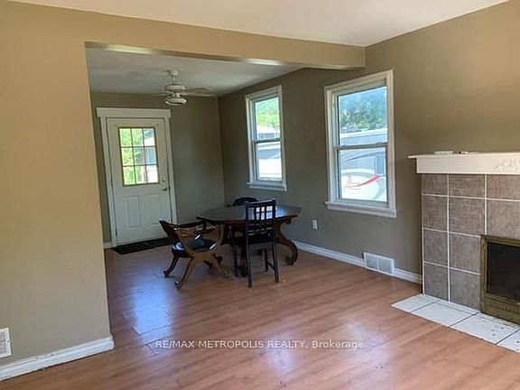 2nd image of 1254 Lakeshore Rd