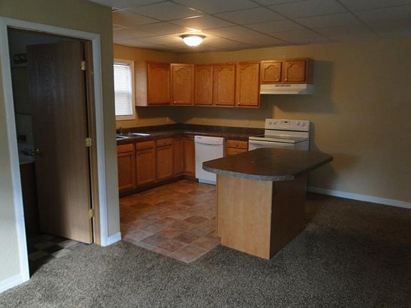 5th image of 213 S 4th St APT 6