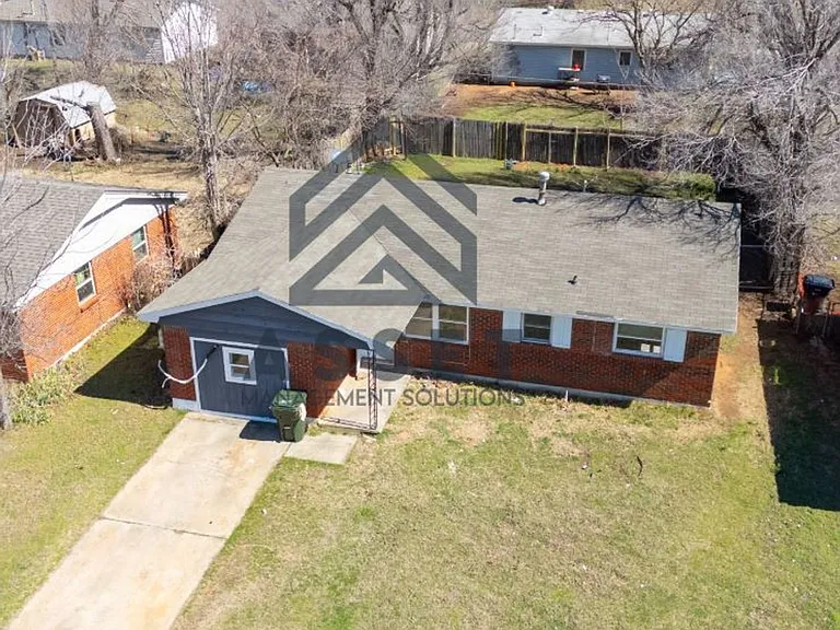 1216 McGregor Dr — Photo 5