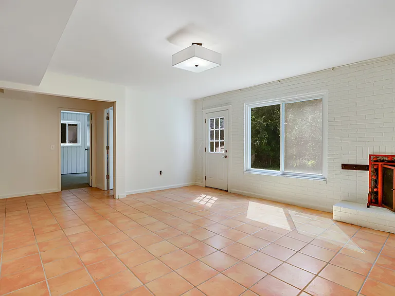 4516 Gretna St — Photo 22