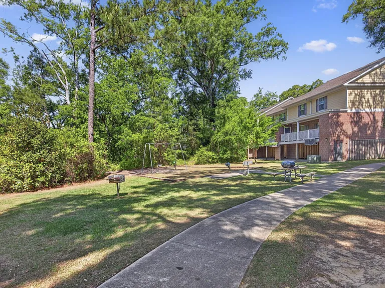 Pinecrest Greene — Photo 44