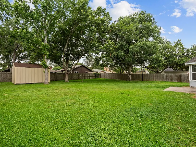 1107 Londonderry Ave — Photo 30