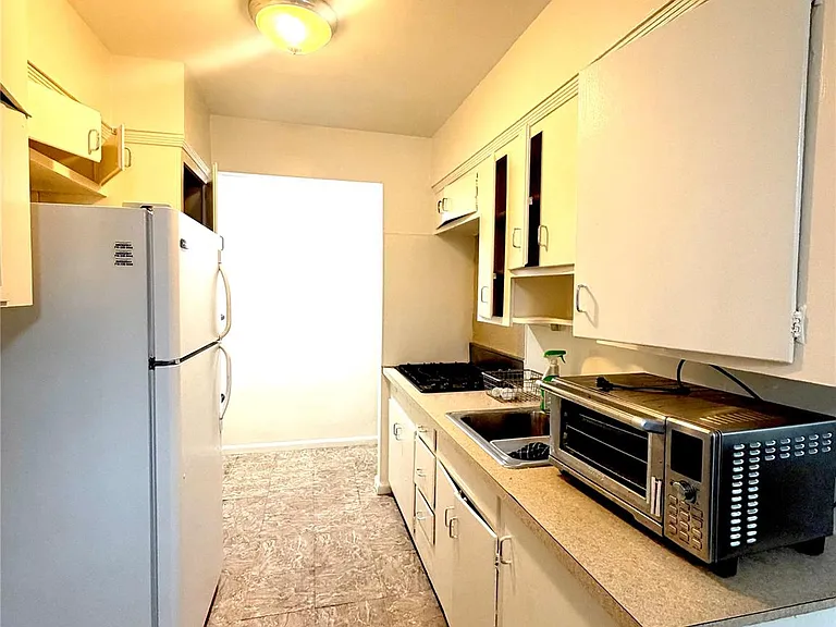 1030 E 57th St #1 — Photo 11