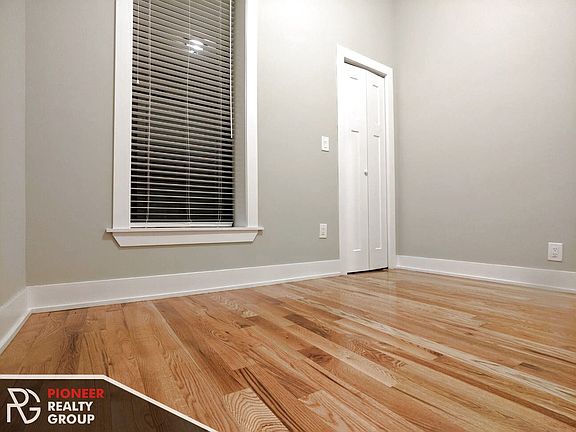 4th image of 639 W Oakdale Ave #6411