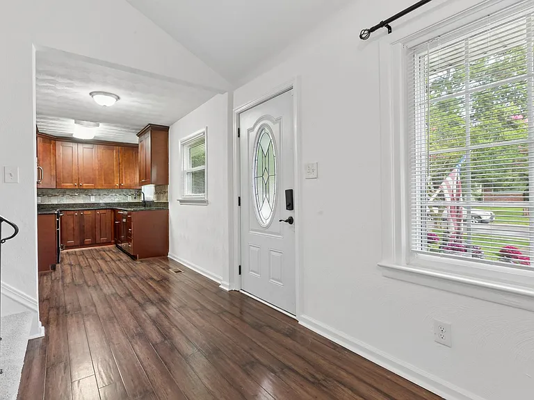 1261 River Oaks Dr — Photo 7