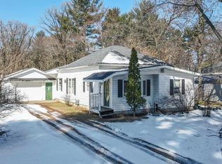 826 High School St, Almond, WI 54909