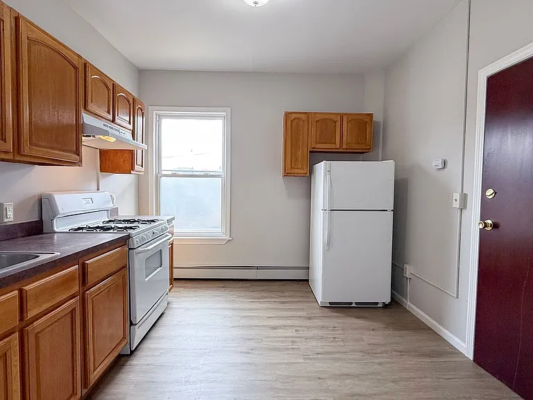291 Buckingham St / Luca Investments LLC — Photo 1