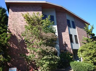 617 W Mercer Pl APT 202, Seattle, WA 98119